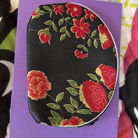 Floral Asian Influenced Silky Floral Cosmetic Bag
Black/ Red/ Blue - Picture 3 of 9